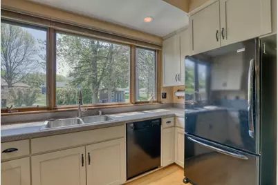 6939  Horizon Dr, Greendale, WI 53129 - Photo 8
