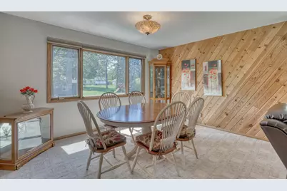 6939  Horizon Dr, Greendale, WI 53129 - Photo 12