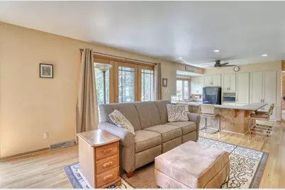 6939  Horizon Dr, Greendale, WI 53129 - Photo 4