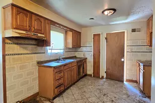 9251 W Swan Cir, Milwaukee, WI 53225 - Photo 2