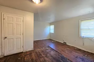 9251 W Swan Cir, Milwaukee, WI 53225 - Photo 8