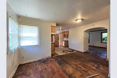 9251 W Swan Cir, Milwaukee, WI 53225 - Photo 10