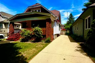 4034 N Larkin St, Shorewood, WI 53211 - Photo 4