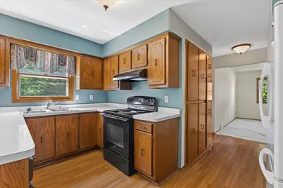 6436  Riverdale Ln, Greendale, WI 53129 - Photo 8