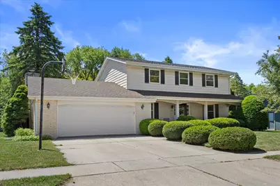 6436  Riverdale Ln, Greendale, WI 53129 - Photo 2