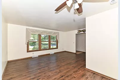 15070 W Mark Dr, New Berlin, WI 53151 - Photo 8