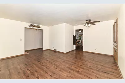 15070 W Mark Dr, New Berlin, WI 53151 - Photo 6