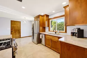 18345 Harvest Ln, Brookfield, WI 53045 - Photo 14