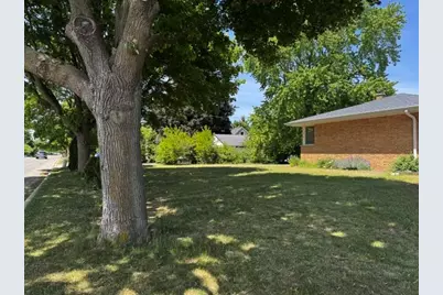 6205 N Garden Grove Ln, Glendale, WI 53209 - Photo 12