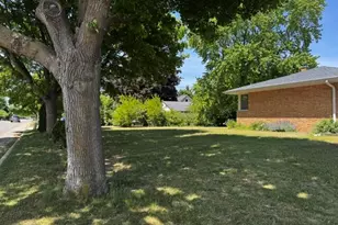 6205 N Garden Grove Ln, Glendale, WI 53209 - Photo 12