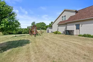 N7101 Lakeshore Ave, Sugar Creek, WI 53121 - Photo 34