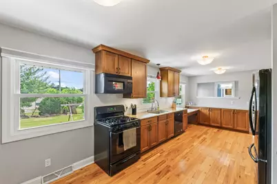 1310  Sunnycrest Dr, Brookfield, WI 53186 - Photo 8