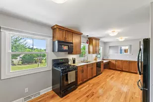 1310 Sunnycrest Dr, Brookfield, WI 53186 - Photo 8