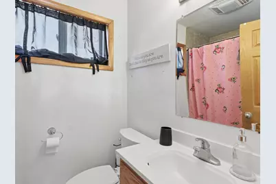 1035 N 43 St, Manitowoc, WI 54220 - Photo 6