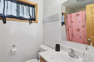 1035 N 43rd St, Manitowoc, WI 54220 - Photo 6