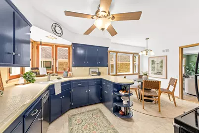 2914 N 69th St, Milwaukee, WI 53210 - Photo 8
