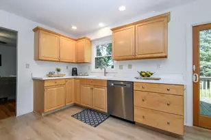 519 Greenfield Dr, Grafton, WI 53024 - Photo 10