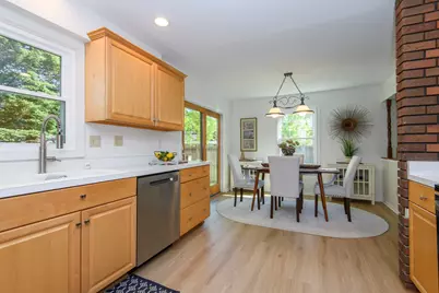 519  Greenfield Dr, Grafton, WI 53024 - Photo 8