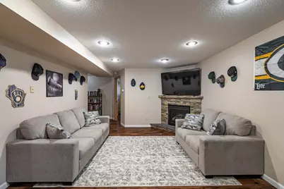 307  Roberts St, Holmen, WI 54636 - Photo 14