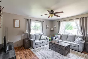 307 Roberts St, Holmen, WI 54636 - Photo 4