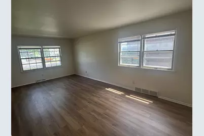 5641 S 104th St #5643, Hales Corners, WI 53130 - Photo 2