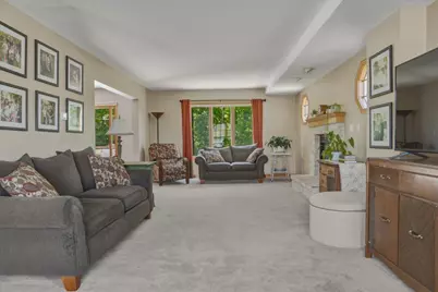 8125  Doe Glen Ct, Racine, WI 53406 - Photo 2