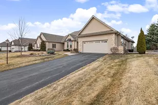 N35W23668 Auburn Ct, Pewaukee, WI 53072 - Photo 36