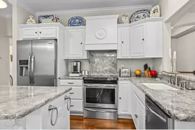 N35W23668  Auburn Ct, Pewaukee, WI 53072 - Photo 6