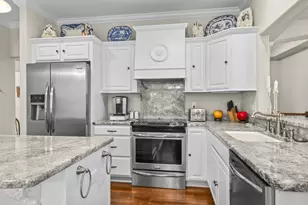 N35W23668 Auburn Ct, Pewaukee, WI 53072 - Photo 6