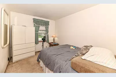 5712  Glenwood Dr, Racine, WI 53406 - Photo 16