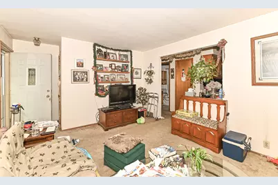 5712  Glenwood Dr, Racine, WI 53406 - Photo 6