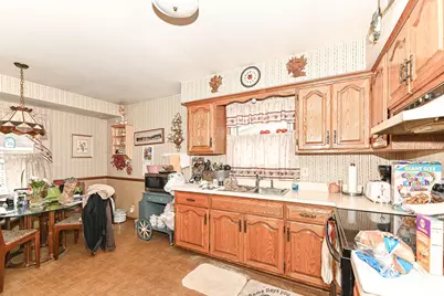 5712  Glenwood Dr, Racine, WI 53406 - Photo 10