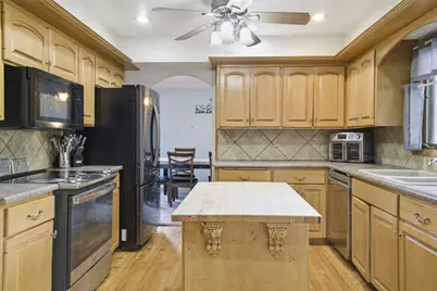 N83W18025  Le Mons Dr, Menomonee Falls, WI 53051 - Photo 8