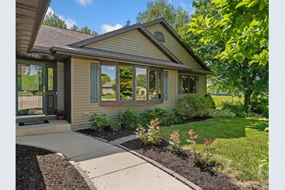 1207  Hummingbird Pl, Sheboygan Falls, WI 53085 - Photo 2