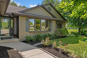 1207 Hummingbird Pl, Sheboygan Falls, WI 53085 - Photo 2