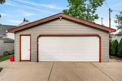 2204 S 67th Pl #2206, West Allis, WI 53219 - Photo 18