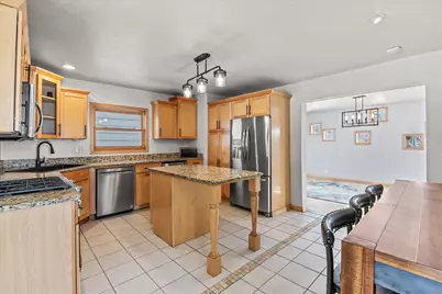 1725 N Astor St, Milwaukee, WI 53202 - Photo 14