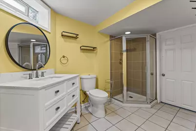1725 N Astor St, Milwaukee, WI 53202 - Photo 16