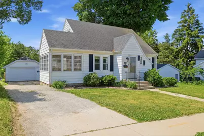 418 E Racine St, Jefferson, WI 53549 - Photo 2
