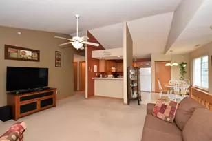 4950 W Maple Leaf Cir, Greenfield, WI 53220 - Photo 8
