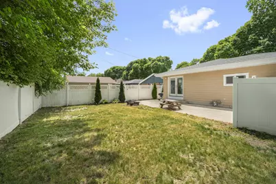 11825 W Washington St, West Allis, WI 53214 - Photo 22