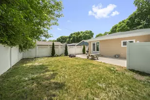 11825 W Washington St, West Allis, WI 53214 - Photo 22