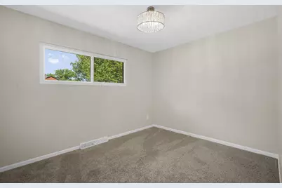 11825 W Washington St, West Allis, WI 53214 - Photo 16