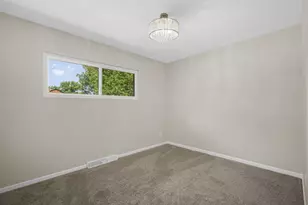 11825 W Washington St, West Allis, WI 53214 - Photo 16