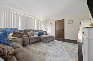 10112 W Sharon Ln, Milwaukee, WI 53225 - Photo 4