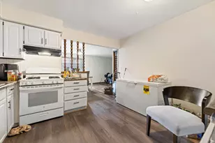 10112 W Sharon Ln, Milwaukee, WI 53225 - Photo 8