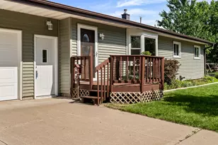 1527 Holley St, Holmen, WI 54636 - Photo 2