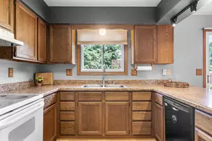 1527 Holley St, Holmen, WI 54636 - Photo 6