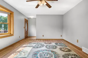 1527 Holley St, Holmen, WI 54636 - Photo 4