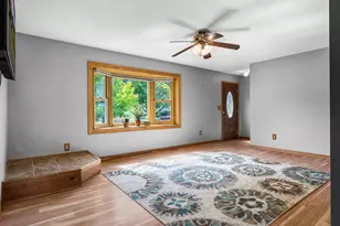 1527 Holley St, Holmen, WI 54636 - Photo 6